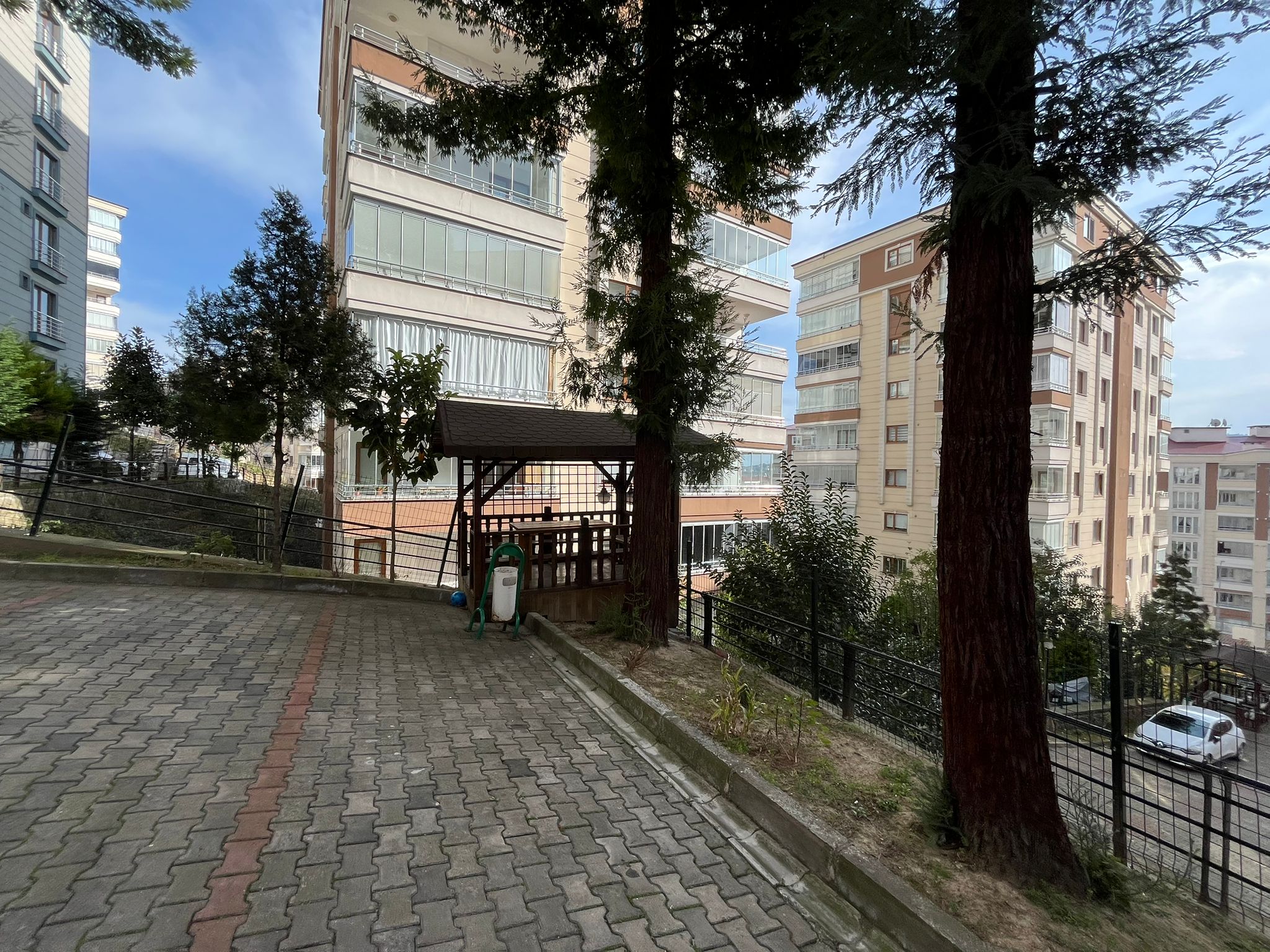 ÇUKURÇAYIR'DA 3+1 KİRALIK DAİRE